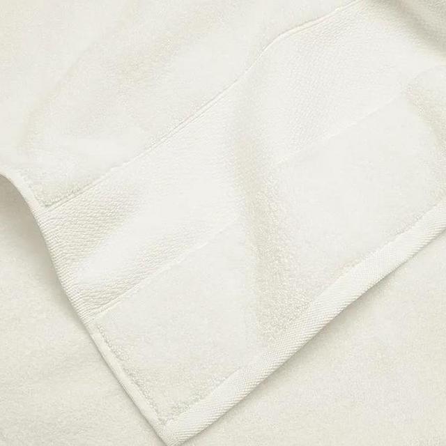 Plush bath towel - white