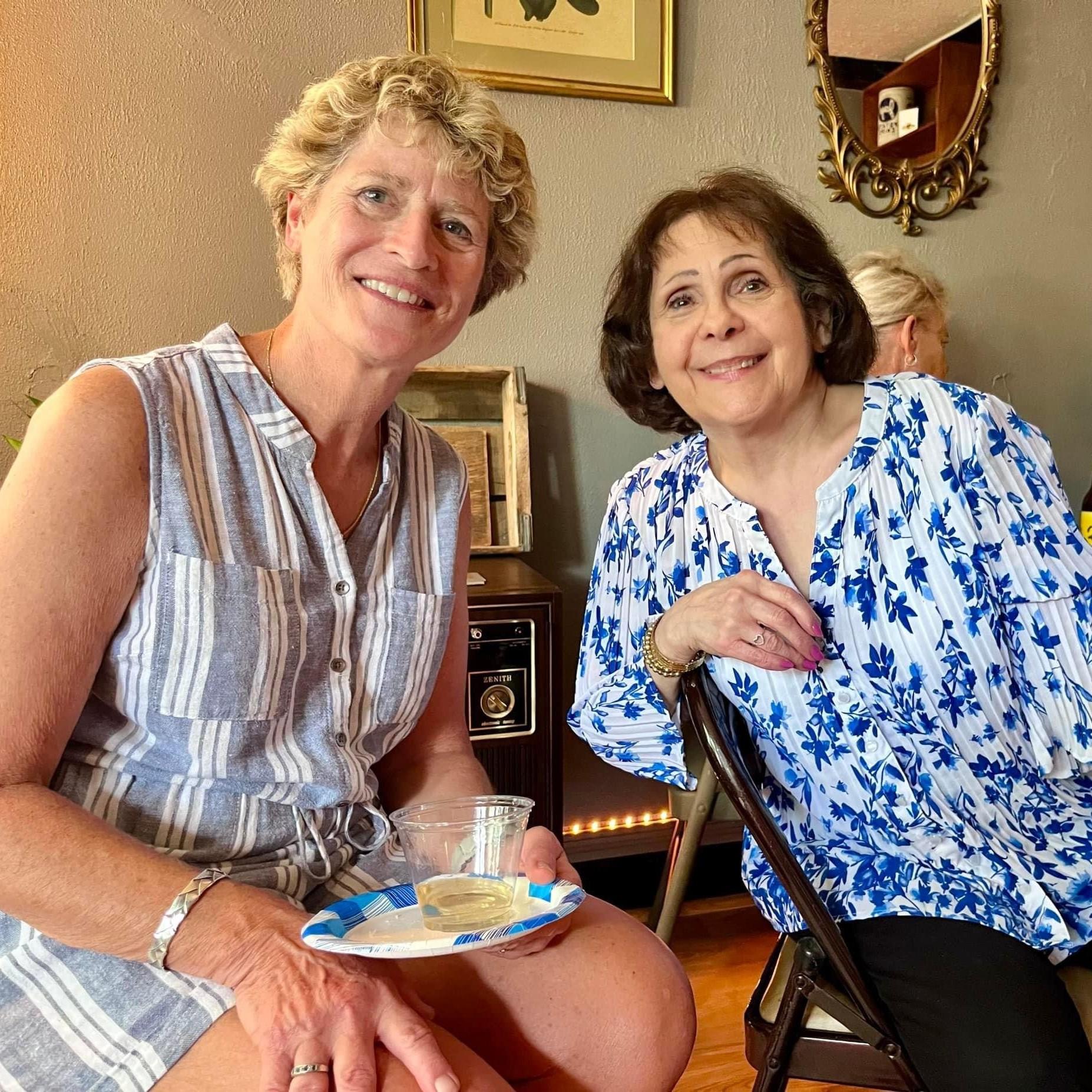 Jackie's mom, Sue, chatting with Joe's mom, Rosanne, who gave a beautiful toast!