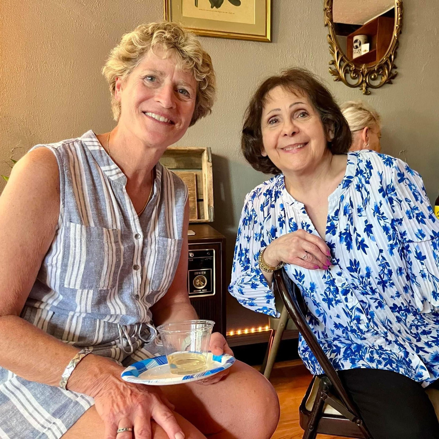 Jackie's mom, Sue, chatting with Joe's mom, Rosanne, who gave a beautiful toast!