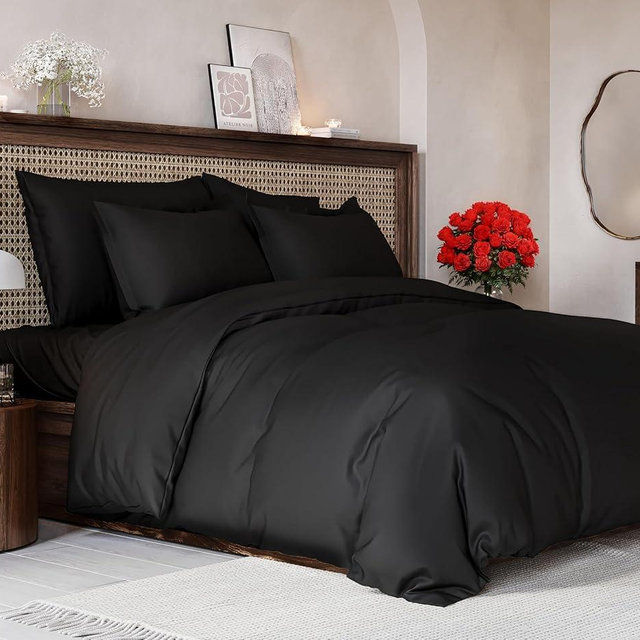 Duvet Cover Queen Size Set - Extra Soft Queen Size Duvet Cover 90 x 90 with 2 Pillow Shams - Hotel Luxury, Easy Care and Fade Free with Zipper Closures & Ties - Comfy, Breathable Bedding Set (Black)