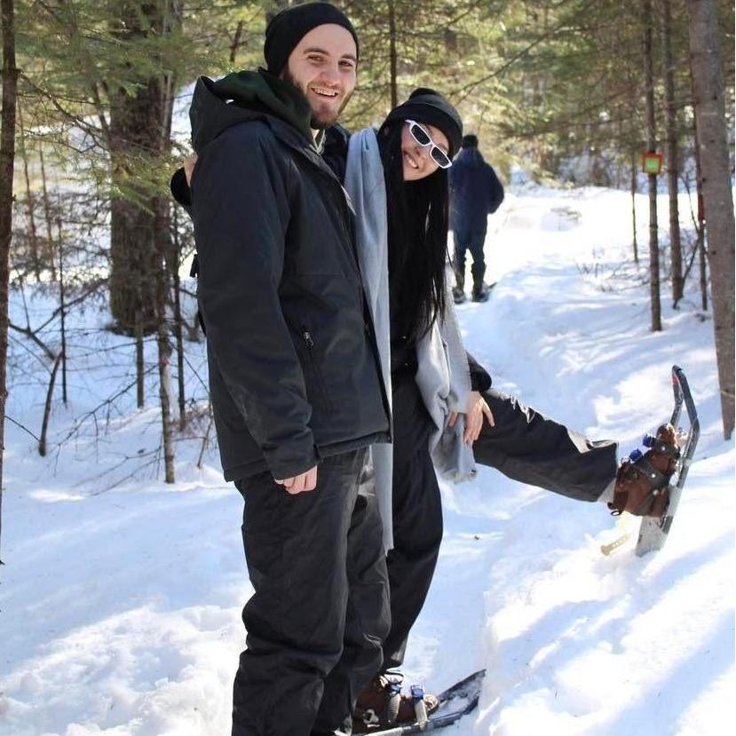 Snowshoeing in Quebec (March 2020).