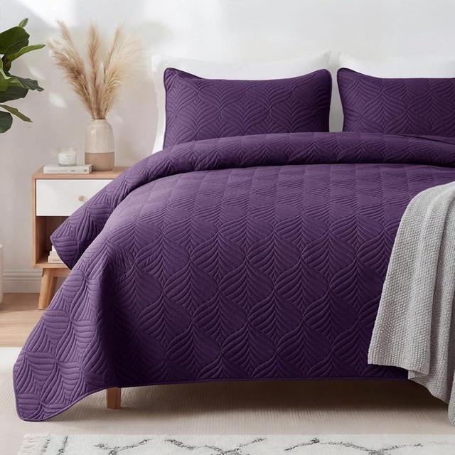 Whale Flotilla Extra Soft Oversized King Quilt Bedding Set, Lightweight Purple Bedspread Cal King Size Quilt with Modern Pattern, Reversible 3-Piece Coverlet with 2 Pillow Shames for All Seasons