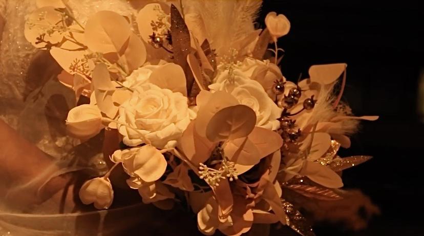 Silk bouquet made of ivory and cream roses with sparkly gold berries, nude eucalyptus leaves, white reed and pampas grass by Ling’s Moment