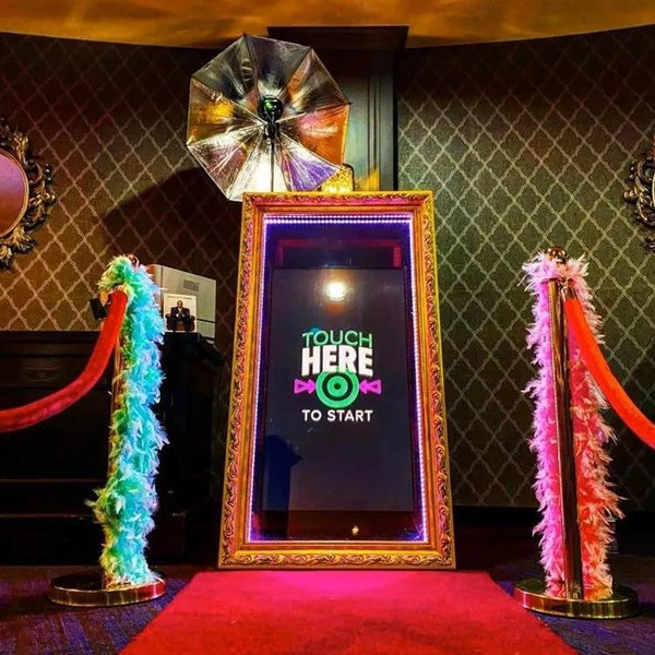 Magic Mirror Photo Booth (IG: bbm.magicmirror)