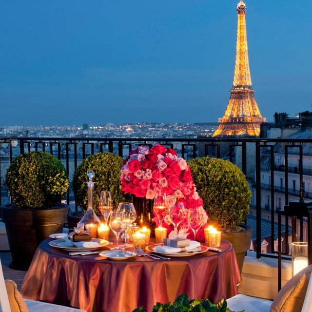 Romantic Dinner in Paris