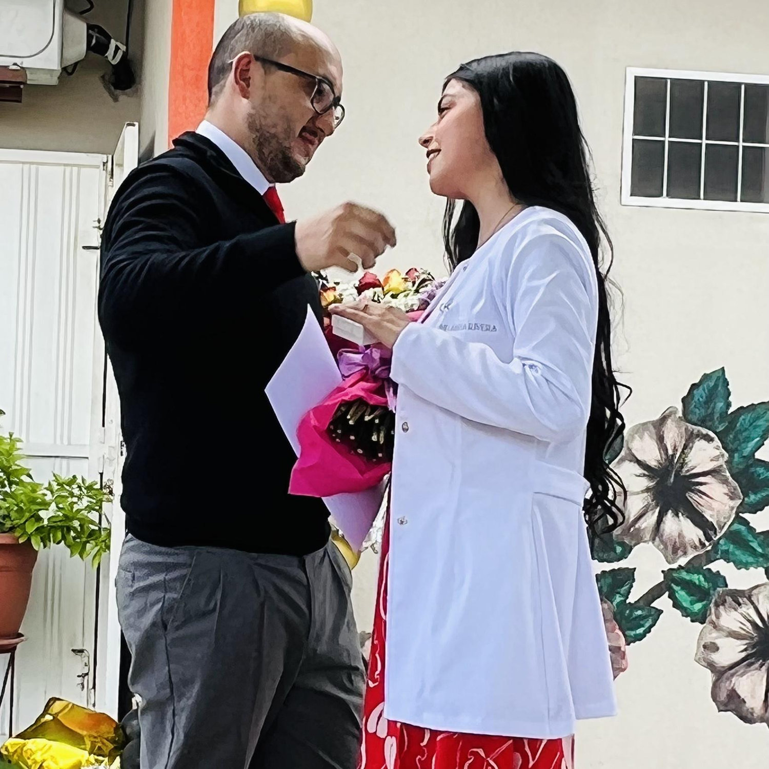 Conociéndonos—Getting to Know Each Other