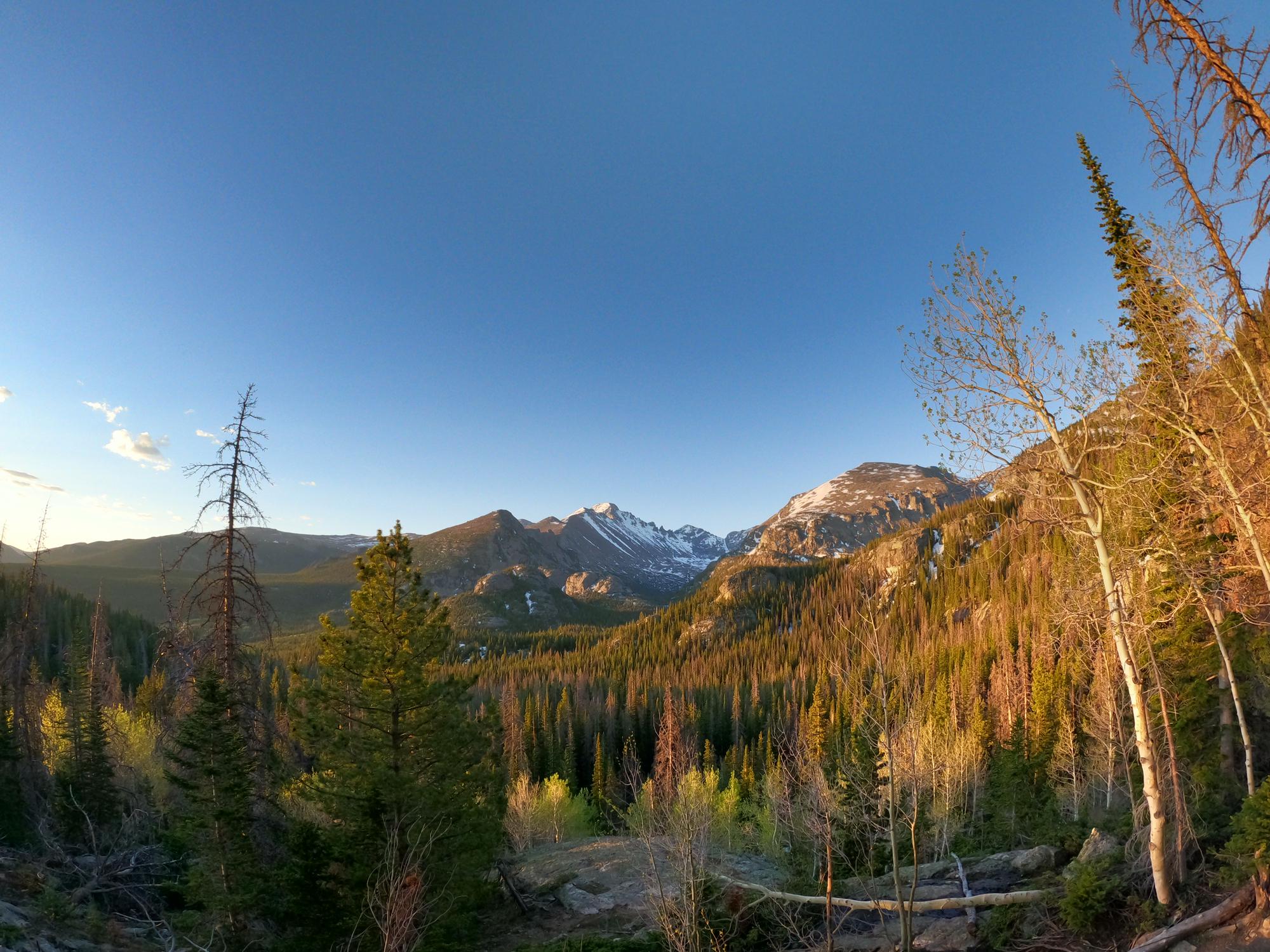 Our view on our way to Emerald Lake in Rocky Mountain National Park at 5:15 am ☕️🥾