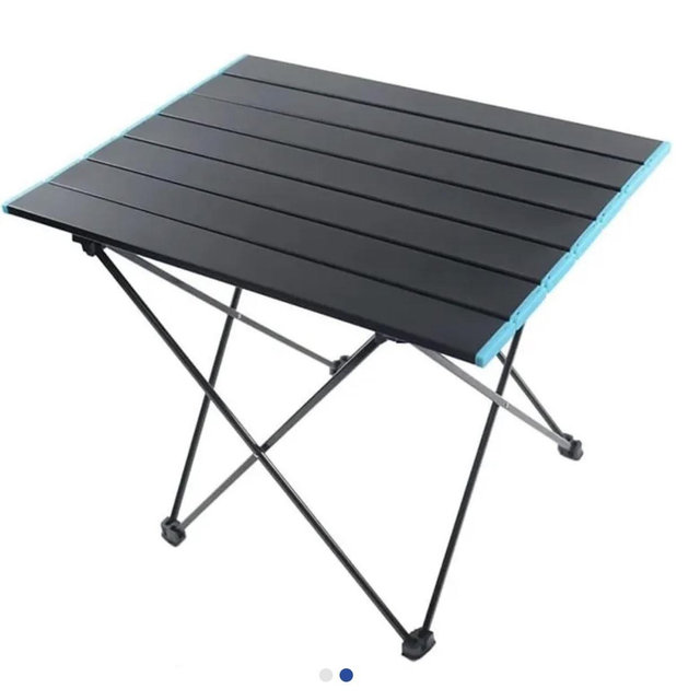 Foldable camping table