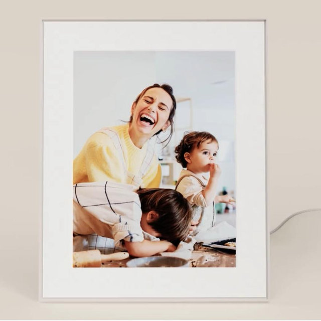 Aura Frames Walden 15” HD digital picture frame