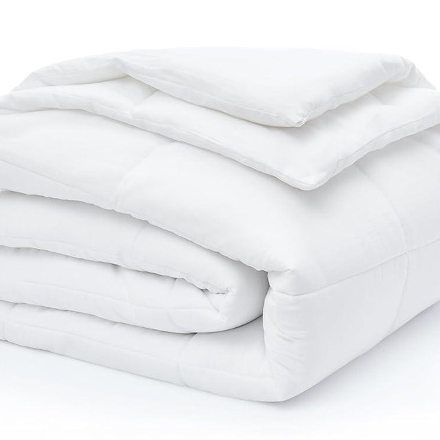 CASUAL LIVING Duvet Insert Queen Comforter Cooling Blanket Lightweight Hypoallergenic Reversible White Comforter with Box Stitching Fluffy Bedding Down Alternative Machine Washable, Queen, White