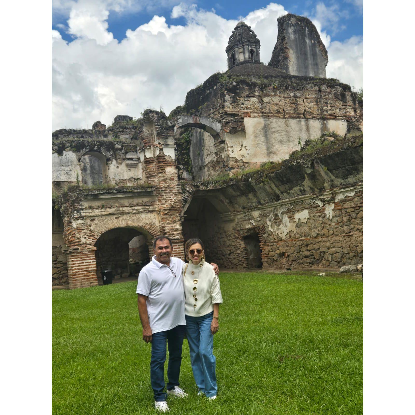Our first dating day in Antigua, Guatemala.  Nuestra primera cita en Antigua Guatemala.