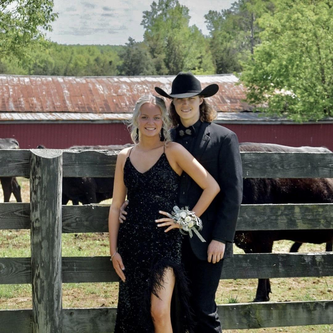 Riley’s senior prom🖤