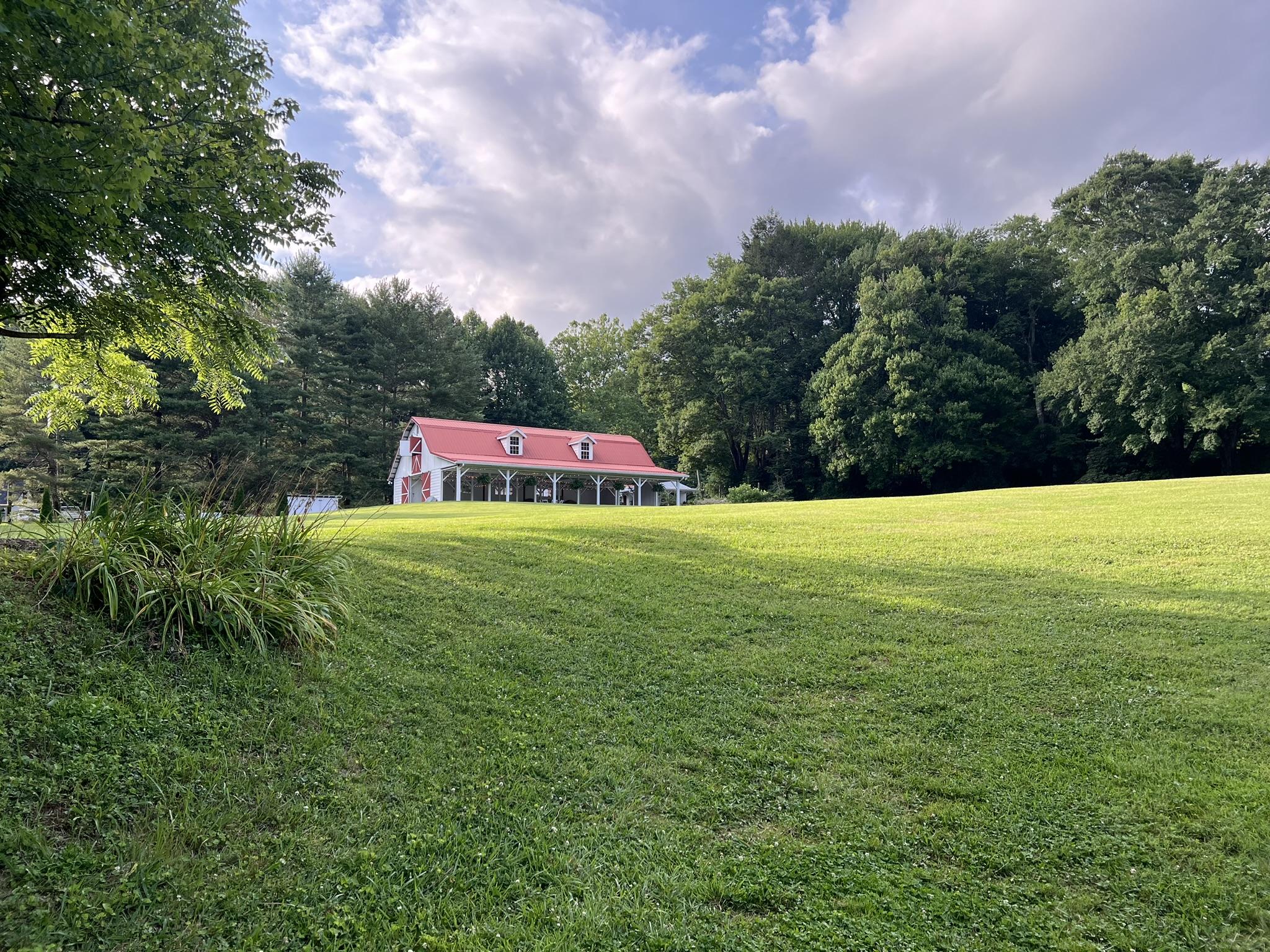 The Wedding Website of Meredith Oakley and Hunter Yarborough