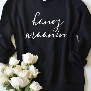 Honeymoonin' Sweatshirt / Honeymoon Vibes / Honeymoon Sweatshirt / Honeymoon Shirt / Honeymoonin Shirt / Honeymoon Outfit / Honeymoon Gift