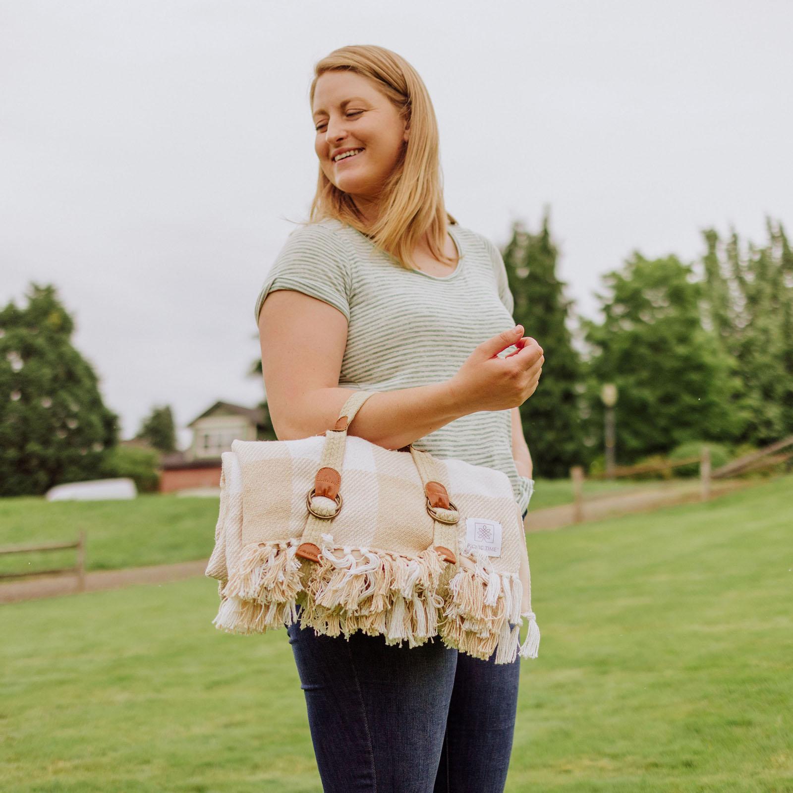 A BLEU CHAMBRAY CANVAS & WHITE COUNTRY LEATHER GARDEN PARTY 30