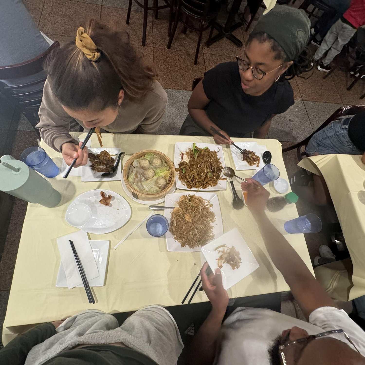 Good friends & good food in Chinatown 🥡
📍Hing Kee
