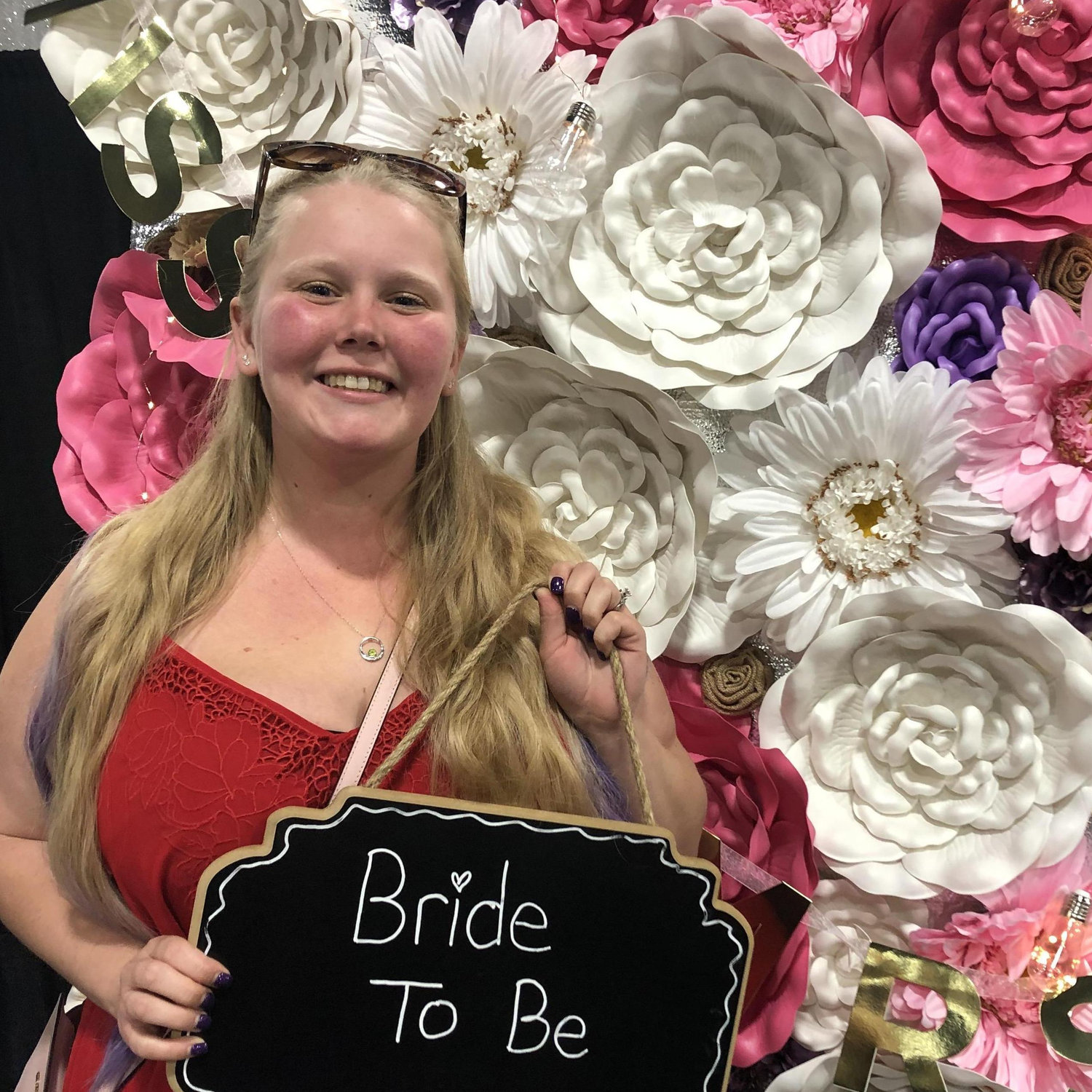Another picture from the second expo in September 2019. If there's a prop, the bridesmaids will jump on the photo opp!