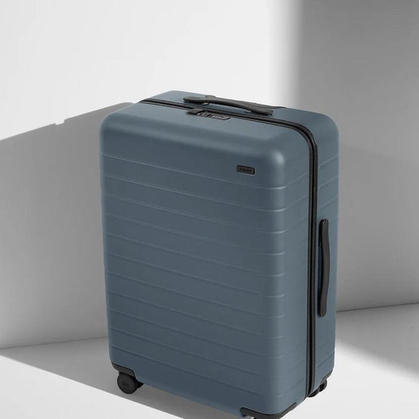Away | Expandable Medium Suitcase: Coast Blue