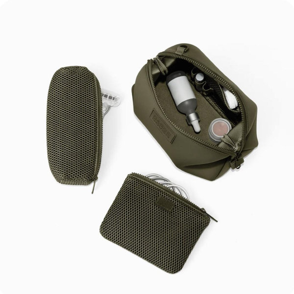 Hunter Toiletry Bag in Onyx, Small