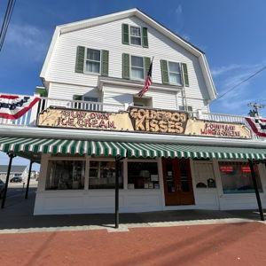 Honeymoon - Breakfast for 2 at the Goldenrod in York, Maine