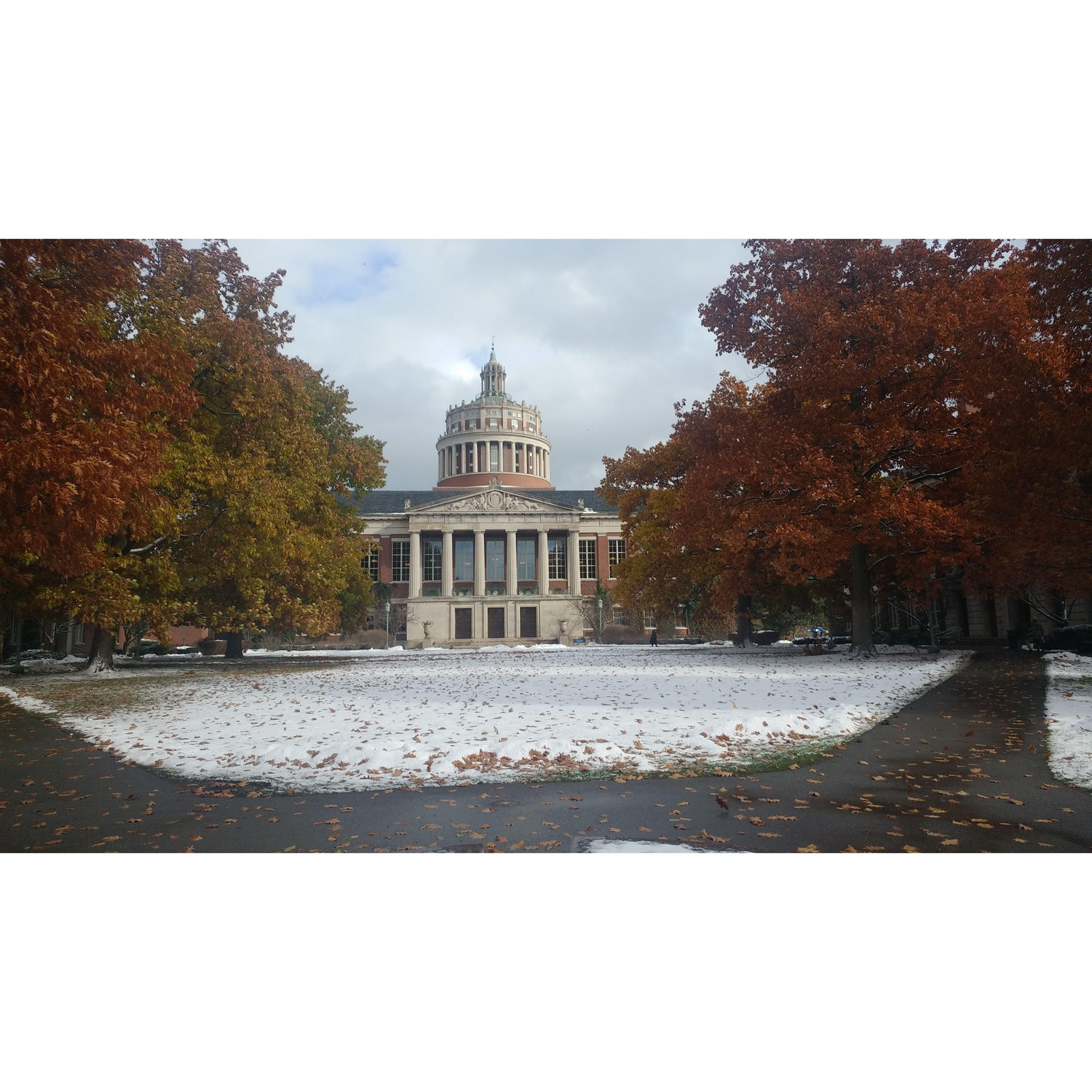 El "quad" y Rush Rhees Library
