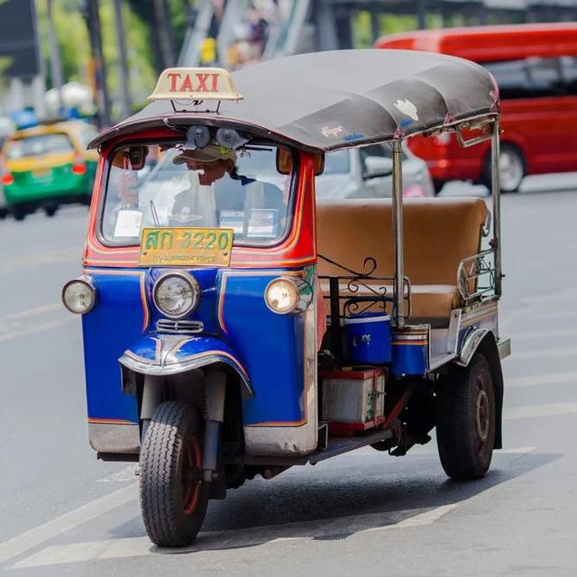 Tuk Tuk ride through Bangkok