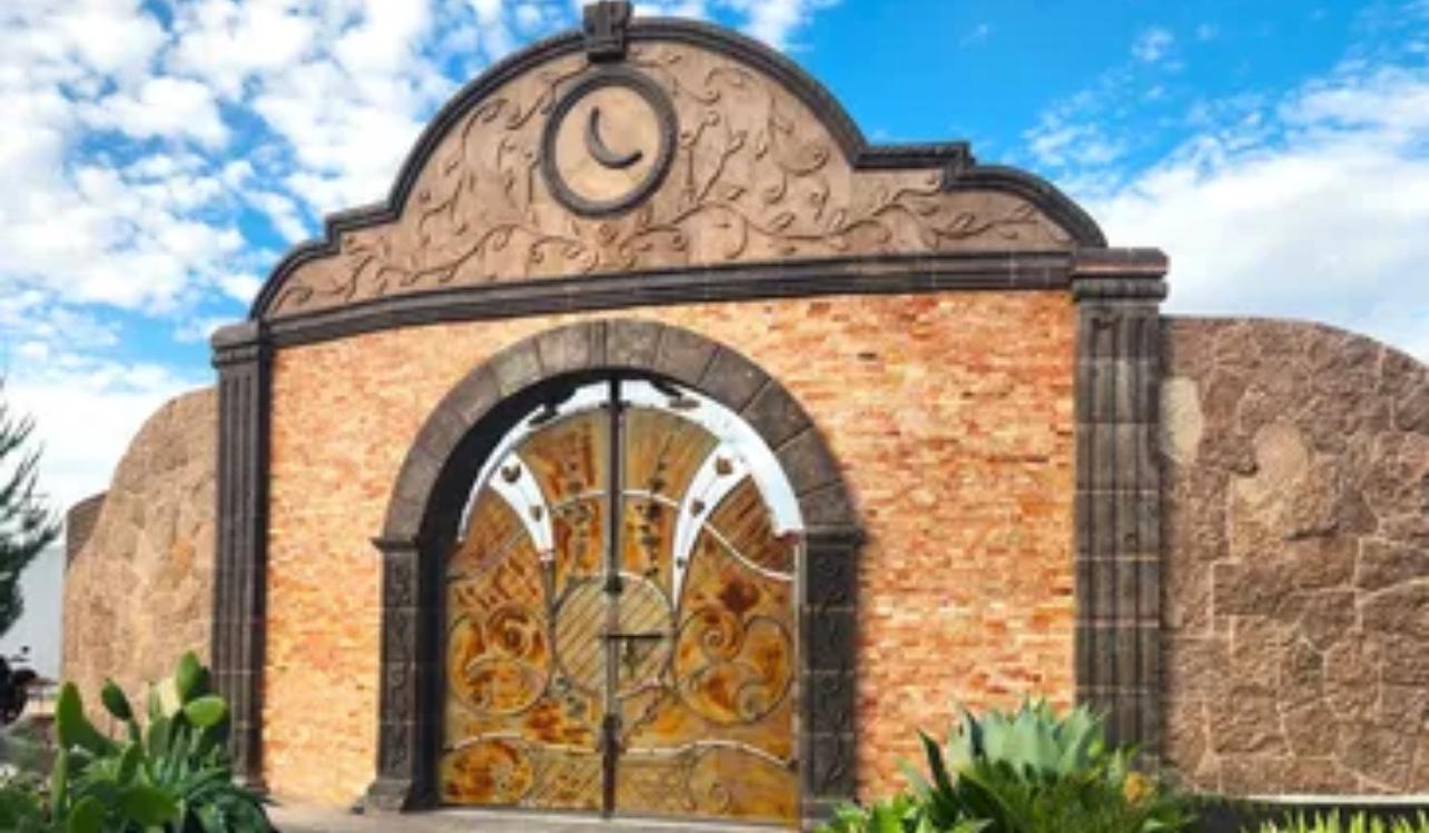 The Wedding Website of Angie Villagran and Zach Greenbauer