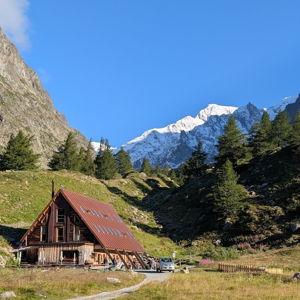 Day 3 Honeymoon Stay - Cabane du Combal (Italy)