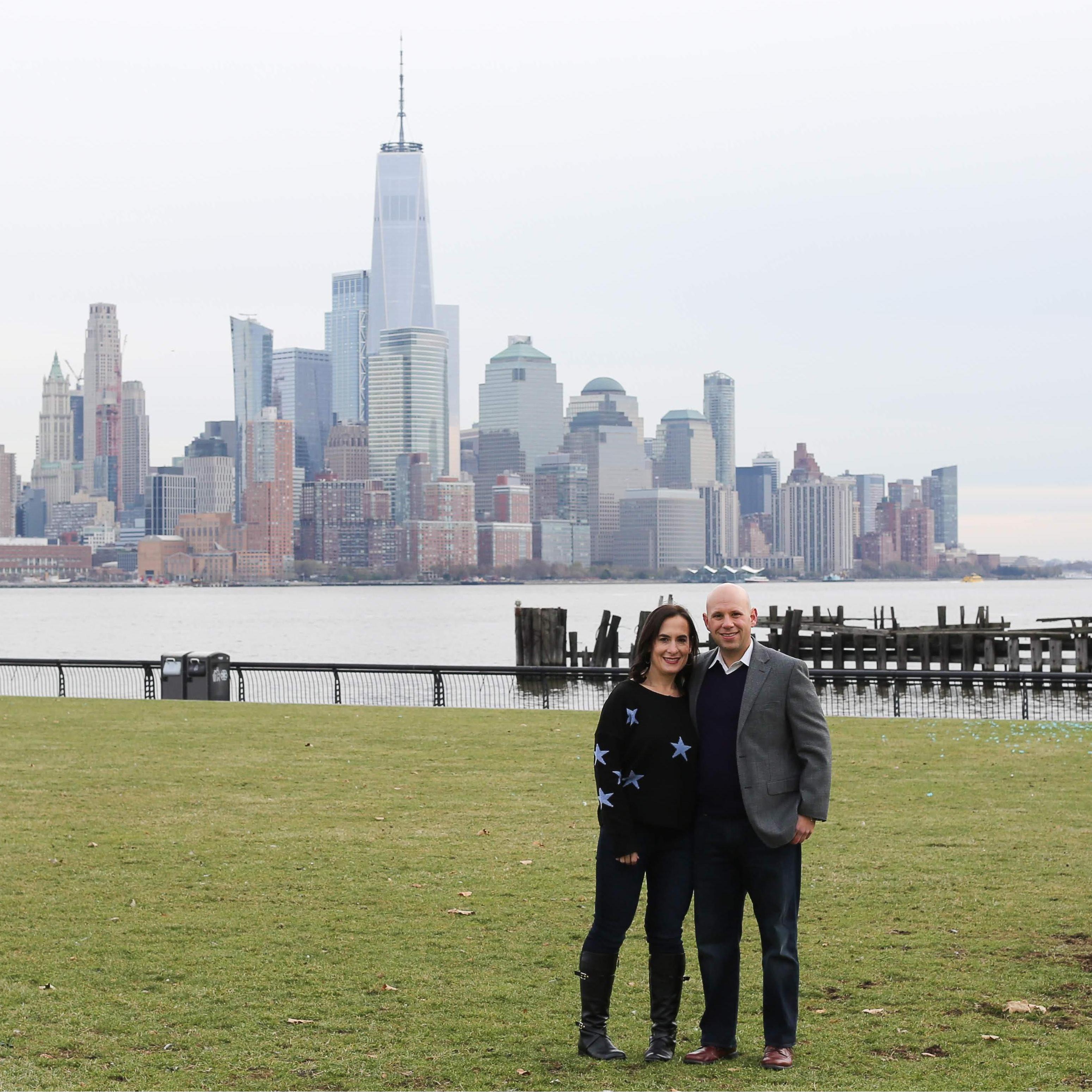 Engagement photos (downtown skyline)