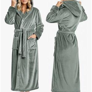 NY Threads Premium Womens Robe with Hood, Plush Fleece Long Bath Robe for Women, Fluffy Soft Women's Bathrobe