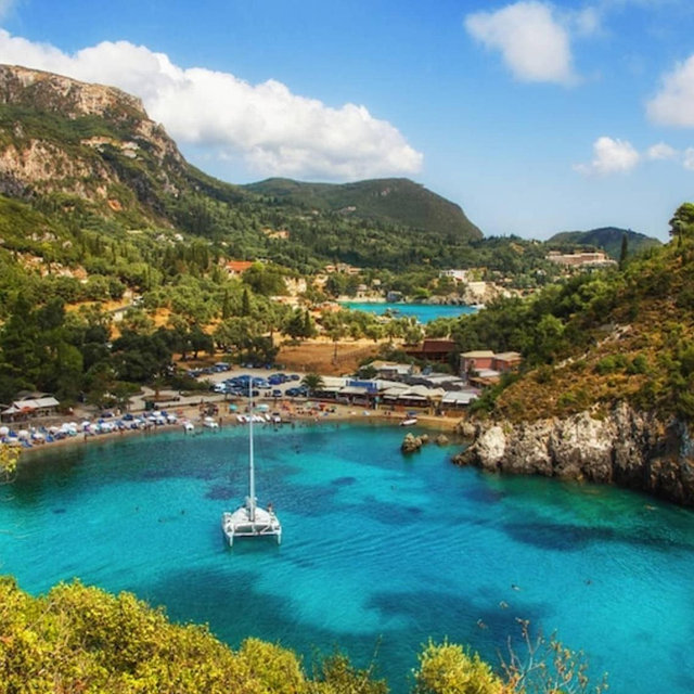 Honeymoon Greek island boat tour ⛵️