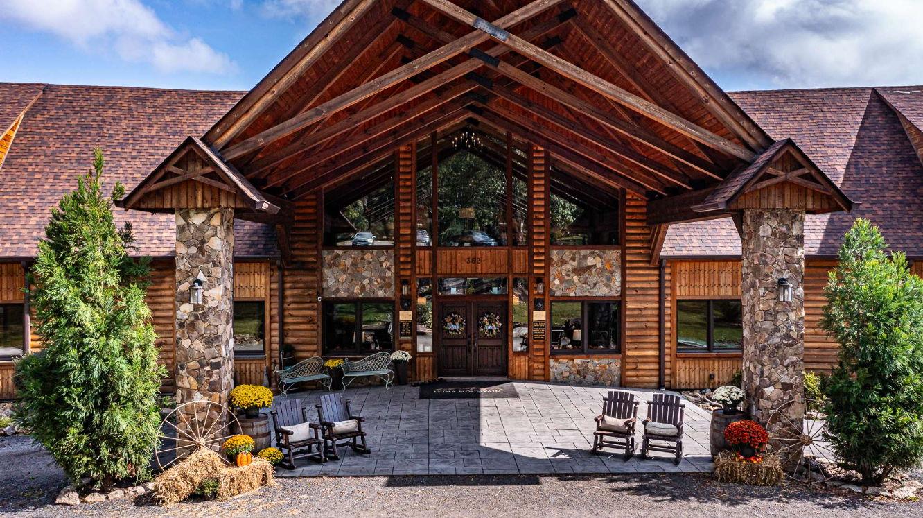 The Wedding Website of Caroline Morris and Zachary Evanoff
