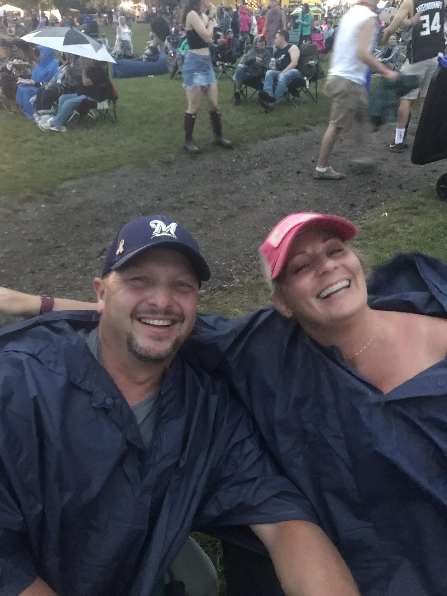 Country Thunder watching Dierks Bentley