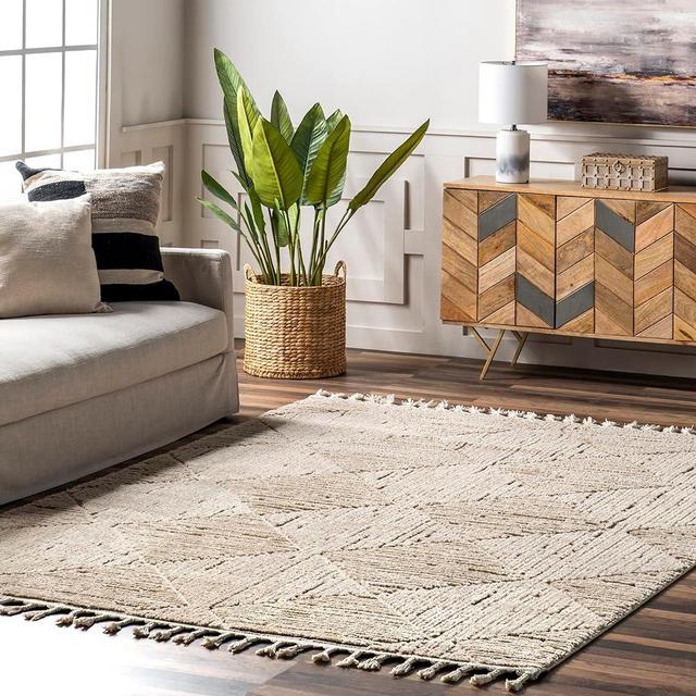 nuLOOM Kerry Textured Geometric Tasseled Area Rug - 7x9 Area Rug Transitional Beige Rugs for Living Room Bedroom Dining Room Kitchen