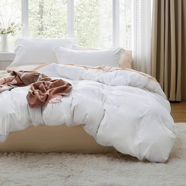 Bedsure Duvet Cover Queen Size Only - Prewashed Extra Soft All Season Bedding, Includes 1 Duvet Cover 90x90 Inches with Zipper Closure, White, Comforter Not Included