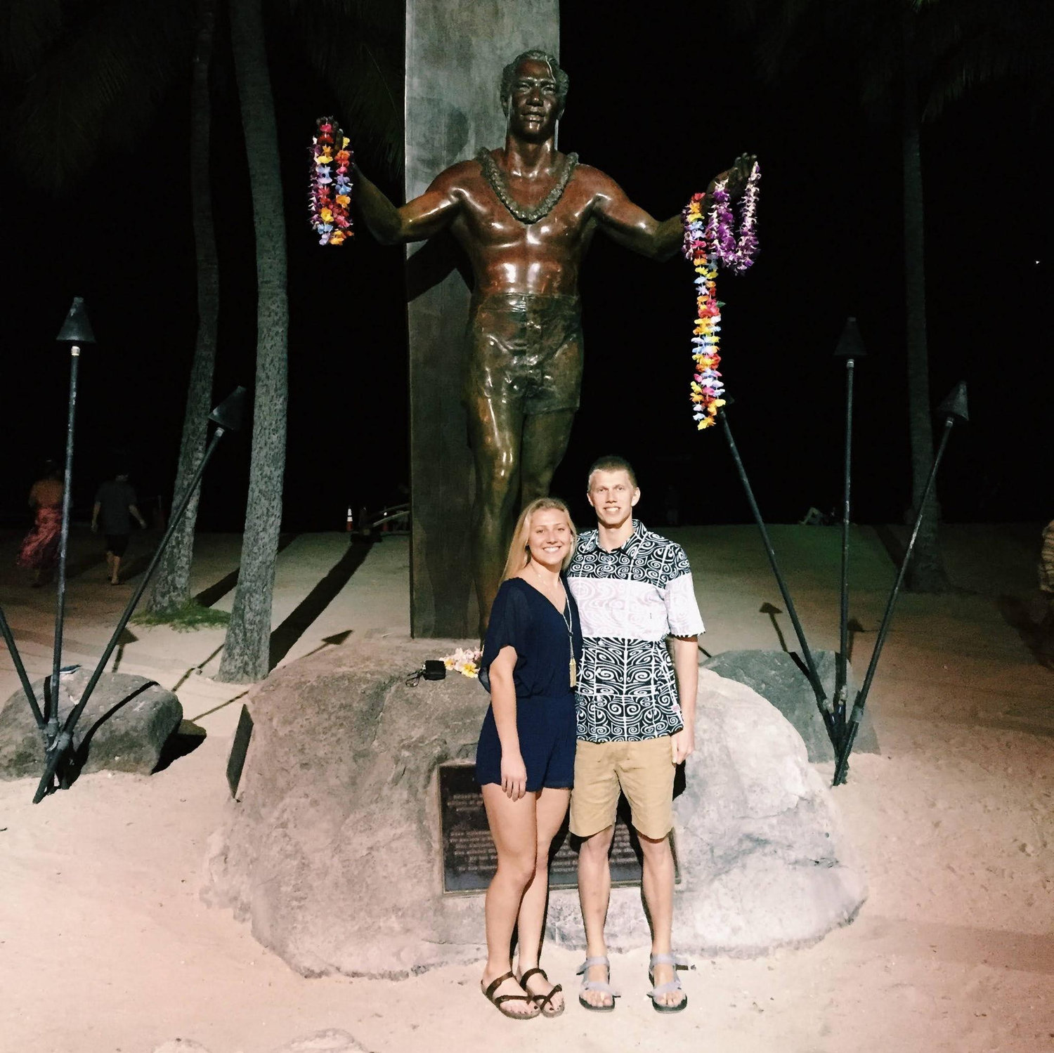 Nick took Kaia on a fancy date at a restaurant in Hawaii that looked over all of Waikiki! Kaia felt very special to be with such a thoughtful guy.