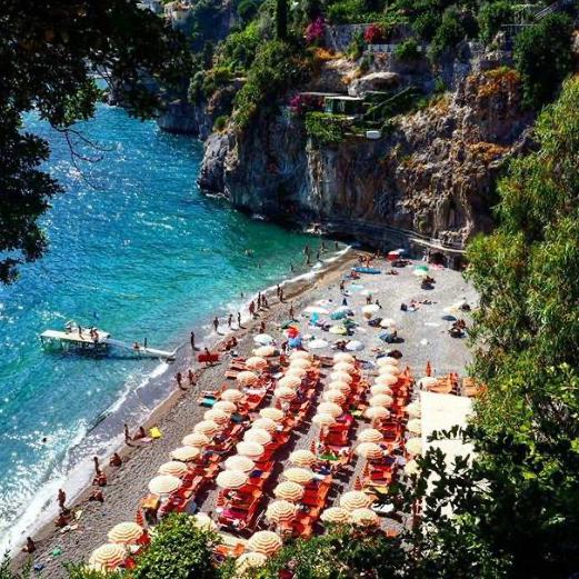 Full day at a secluded beach club in Positano