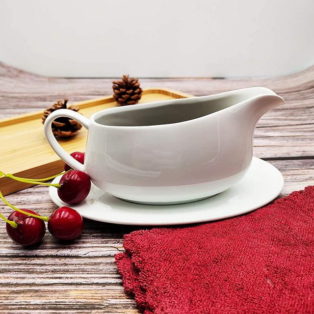 Gravy Boat with Ceramic Tray, 1 PC 8 oz Easy Pour White Gravy Boat with Saucer Stand for Salad Dressings, Milk,Broth, Creamer and More/ Microwave & Dishwasher Safe