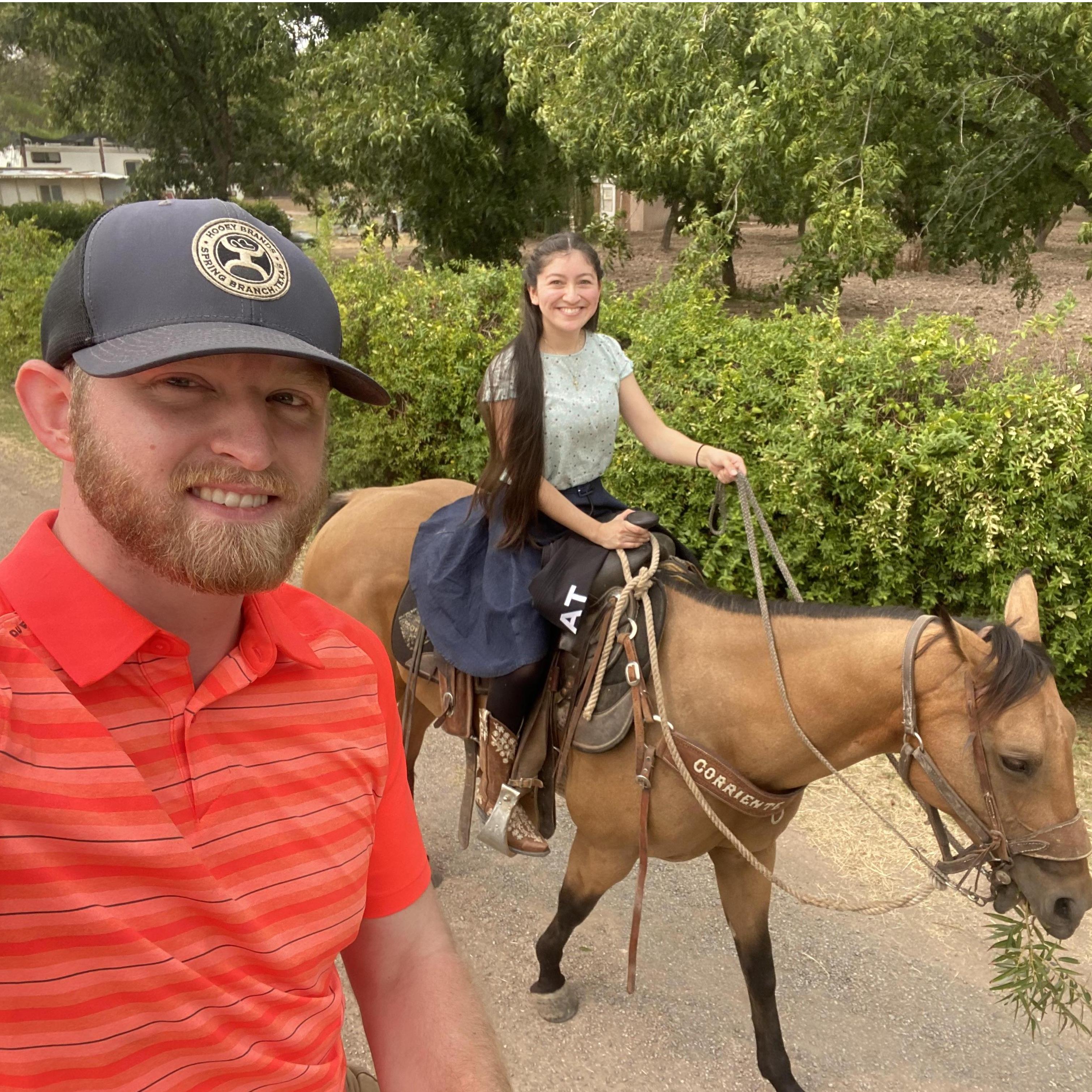 Cowboys like us sure do have fun
Racing the wind, chasing the sun
Today we're just outlaws out on the run
There'll be no regrets, no worries and such
For cowboys like us