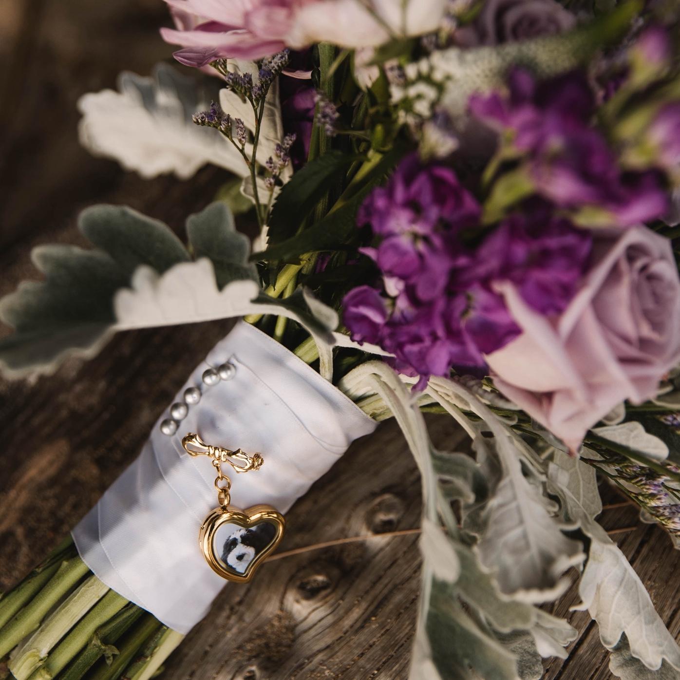 Cassie was bummed her family dog Jett couldn't make the journey to Hawaii, so her parents surpised her with a charm and picture of him for her bouquet
