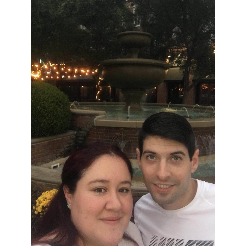 Huntsville is a fun city to explore, We were here together for a Navy 'Dining out' event ; Fall 2019 - Explorando la ciudad de Huntsville, donde está la base de la armada naval