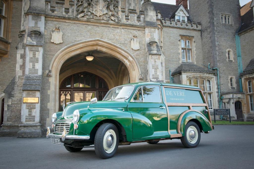 The Wedding Website of Yasmine Majeed and Jake Cann