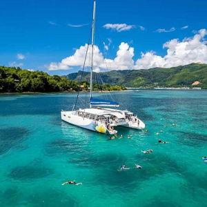 Sainte Anne Marine Park and Moyenne Island
