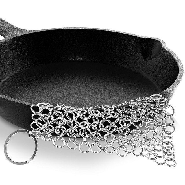 NutriChef Stainless Steel Cast Iron Cleaner-3.94"x3.94" Rustproof Dishwasher Safe Chainmail Metal Scraper Cleaning Tool for Preseasoned Pans, Pot, Dutch Oven, Black