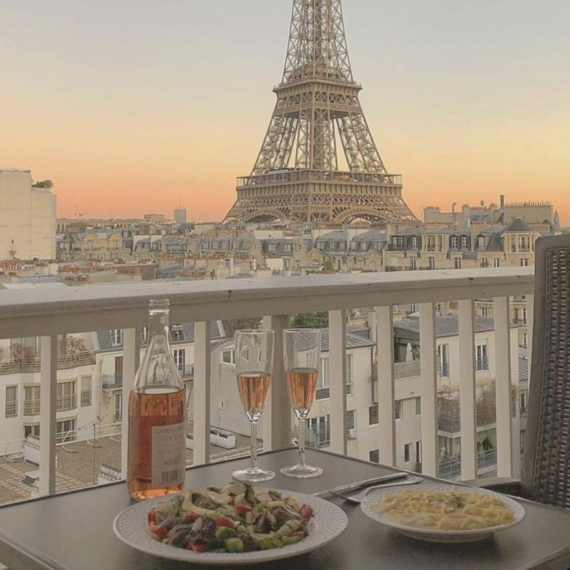 Honeymoon Dinner in Paris For Two