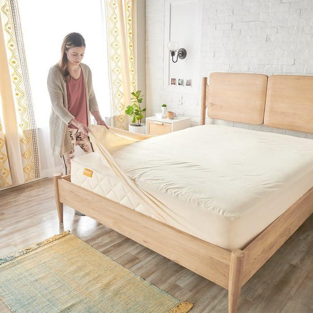Happsy Organic Waterproof Mattress Protector Pad - Elastic Fitted Mattress Protector - Machine Washable Mattress Topper Breathable Fitted Cover for King Mattress - 76" x 80"