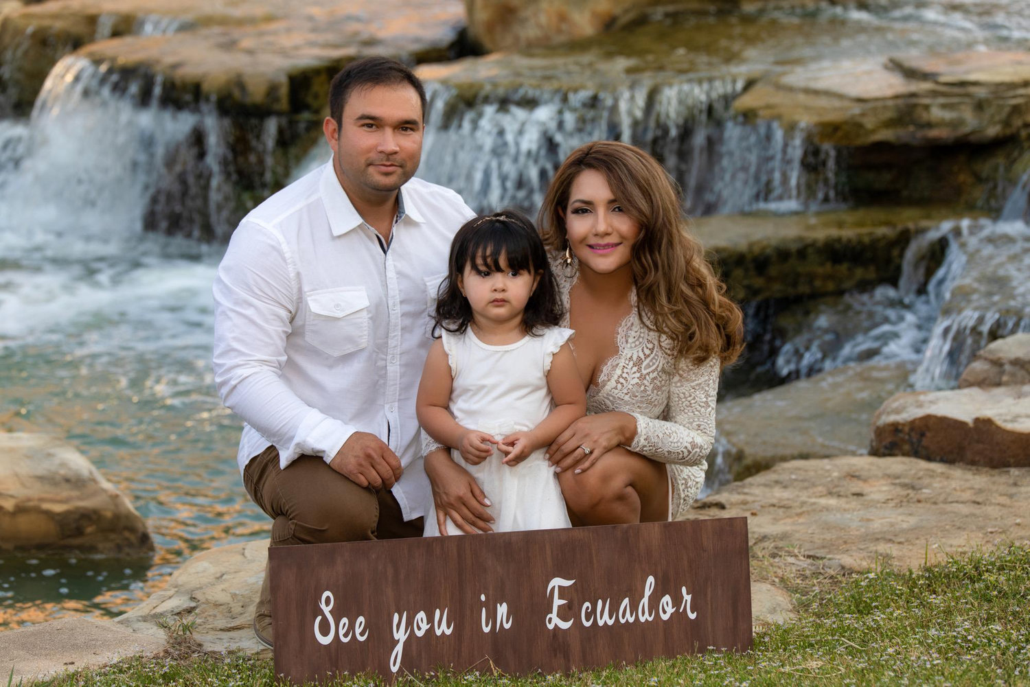 The Wedding Website of Jenny Pesantez and Nick Holmans