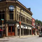 Kinnikinnic Avenue
