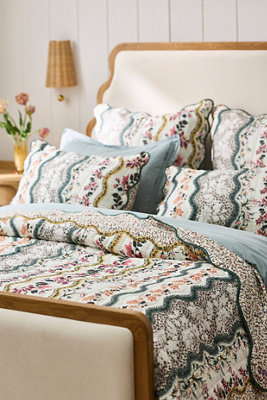 Iluka 100% Cotton Gauze Floral Quilt