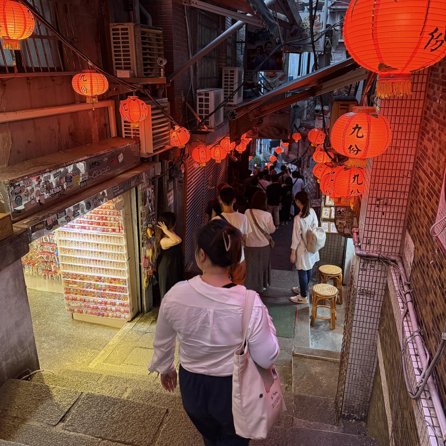 Wandering the streets of Jiu fen